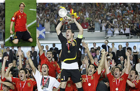Celebración del gol de Torres de la final y Casillas levantando la copa